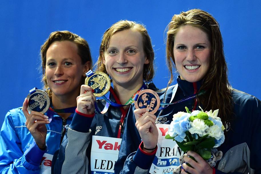 Il podio dei 200 sl a Kazan: Katie Ledecky, oro, Federica Pellegrini, argento e Missy Franklyn, bronzo. Reuters